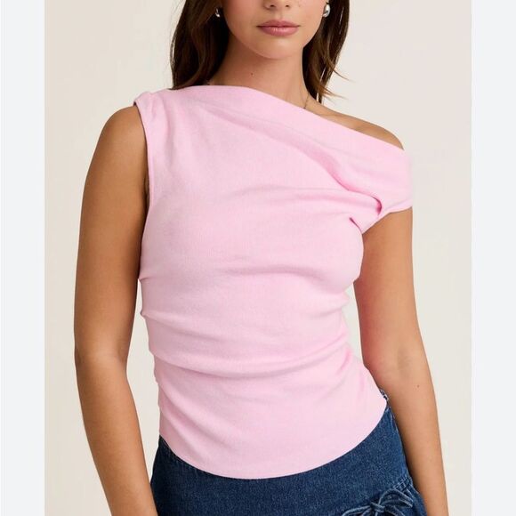 Le Lis Tops - Le Lis Collection Asymmetrical Neckline Sleeveless Sweater in Pink - Size M